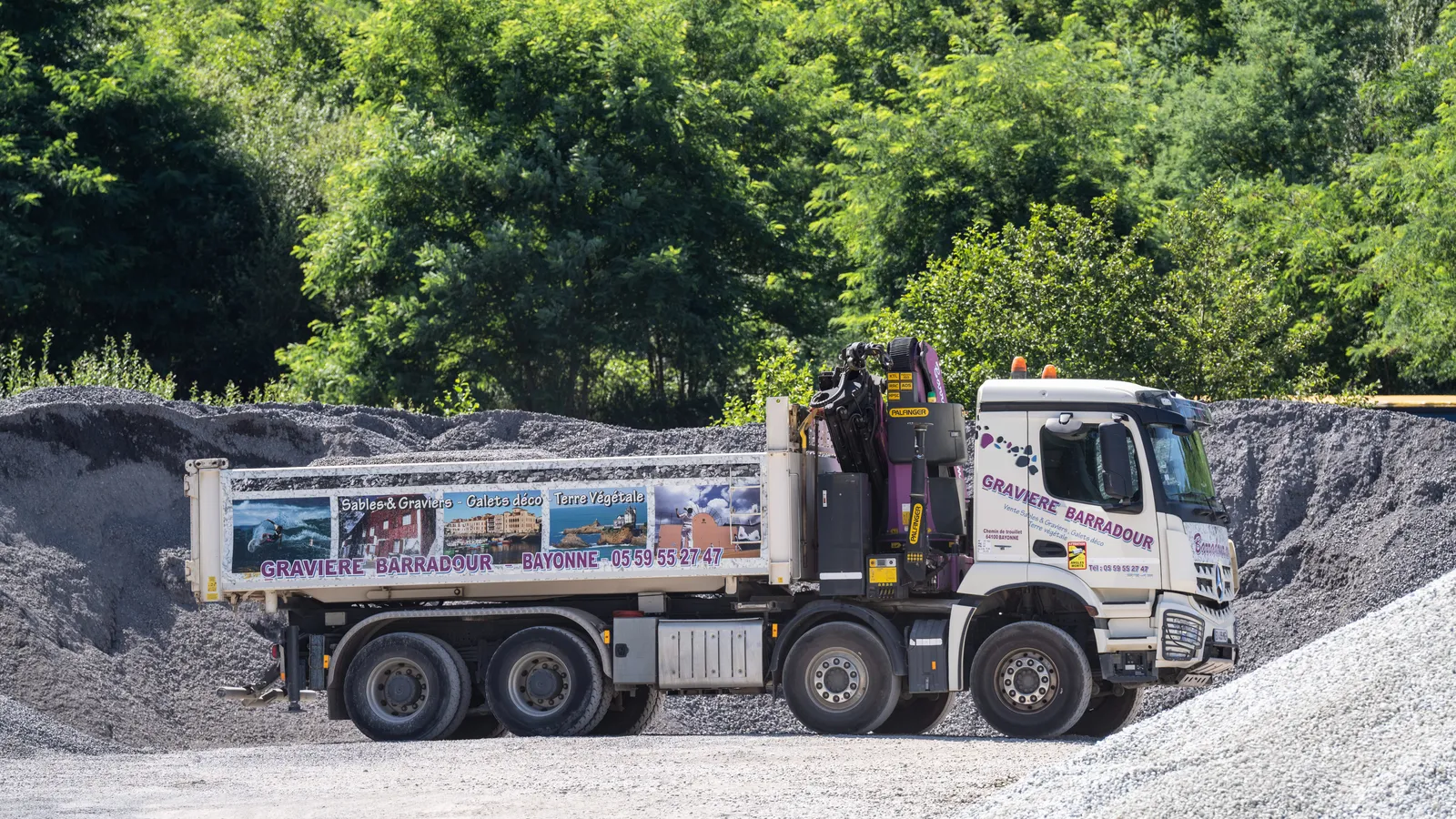 Camion benne Barradour au dépôt